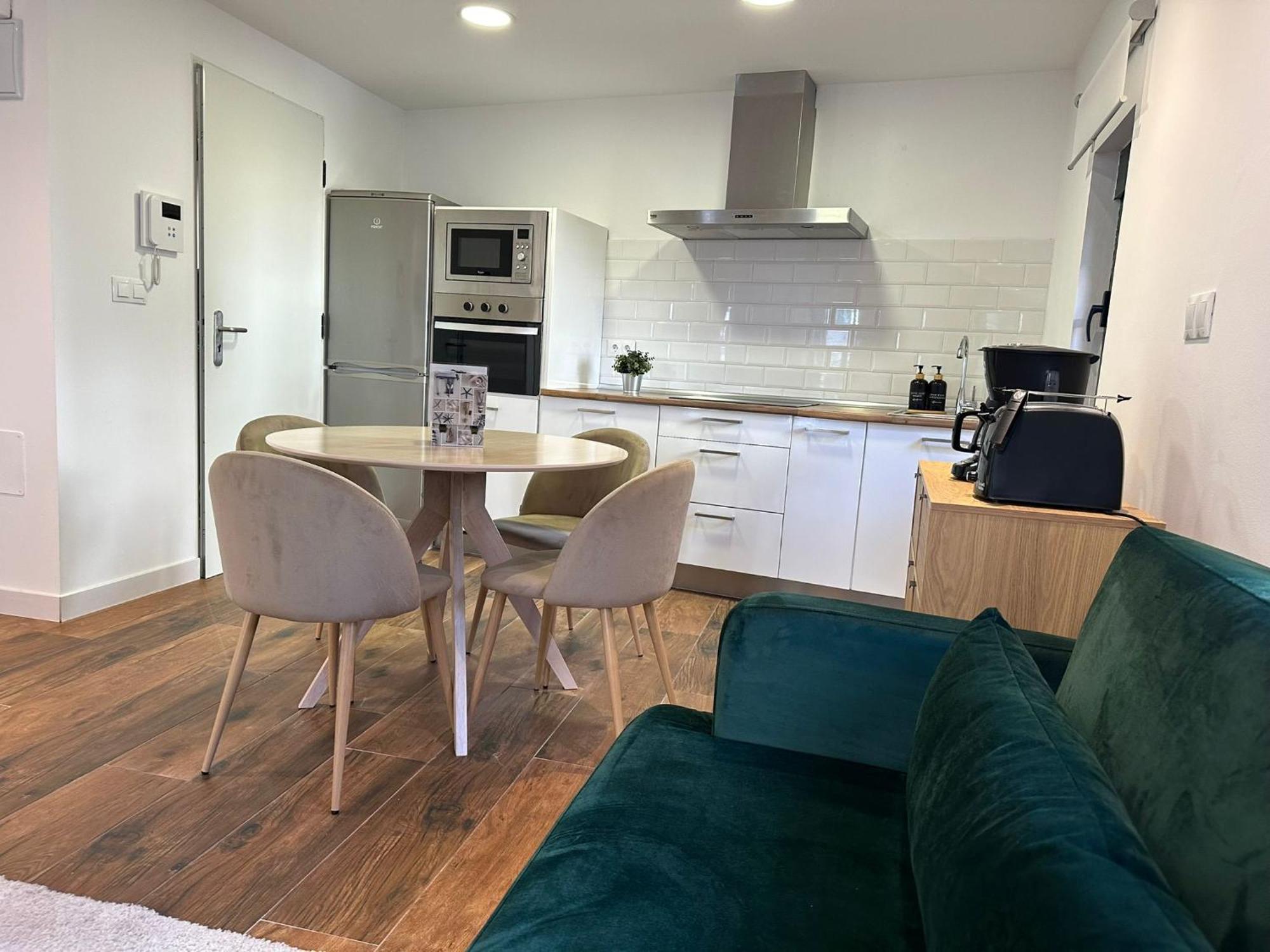 Apartamentos Urbanin I Plaza Ayuntamiento 쿠딜레로 외부 사진